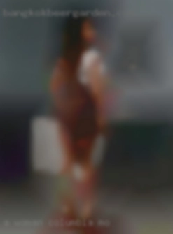 A woman in Columbia, MO who loves to use a strapon.